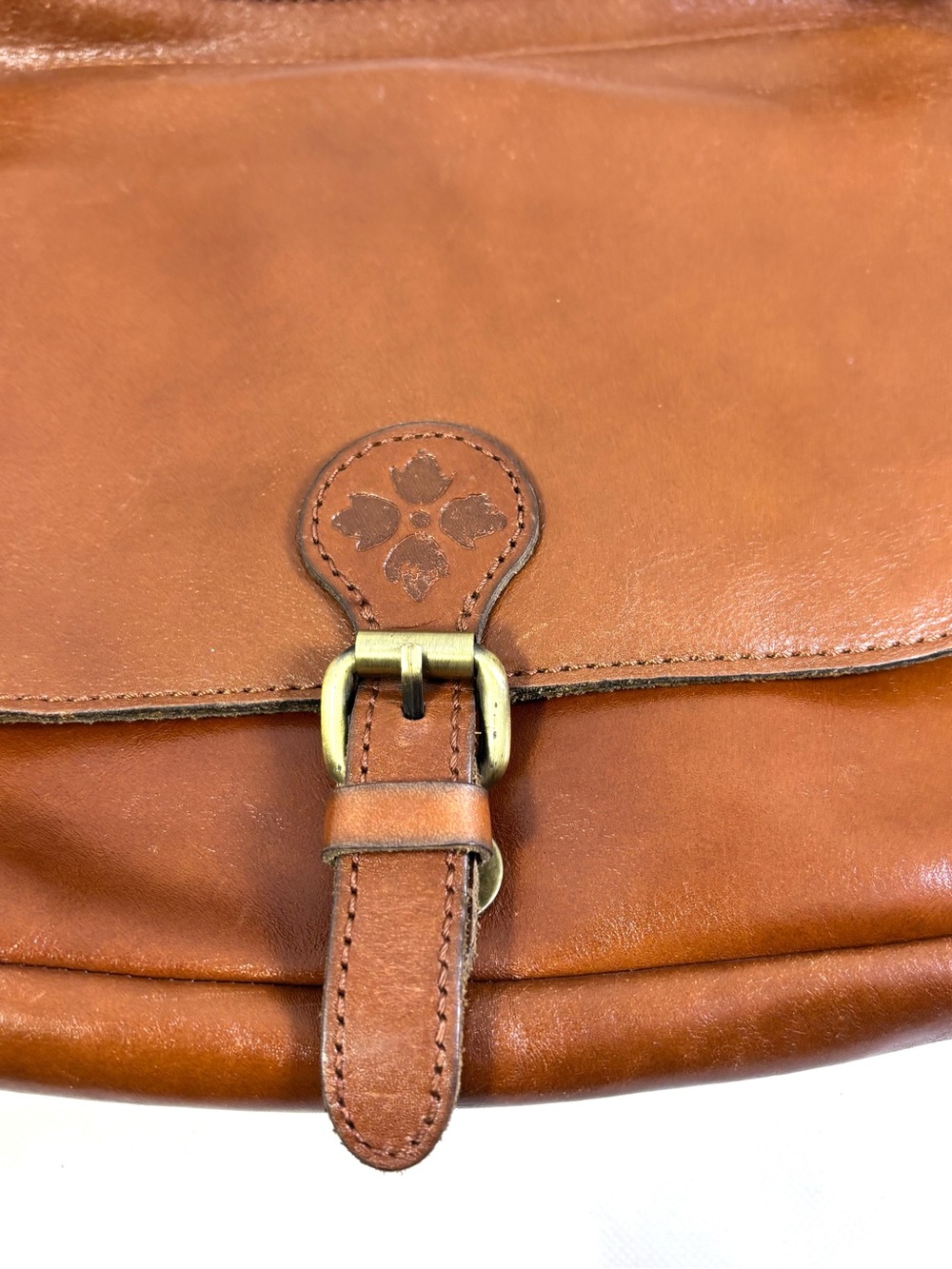 Patricia Nash London Smooth Leather Saddle Bag. Tan/Gold. - Picture 7 of 13